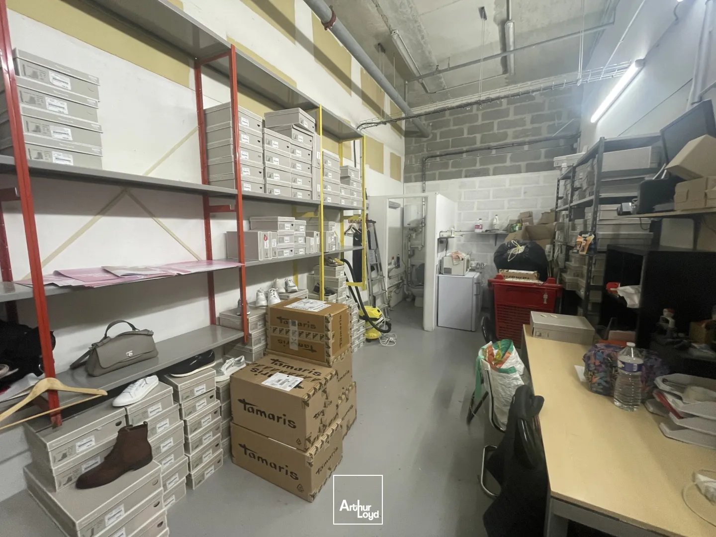 A louer : local d'environ 86 m2 en galerie commerciale à Chambly 