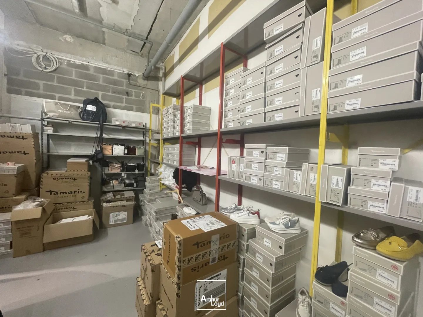 A louer : local d'environ 86 m2 en galerie commerciale à Chambly 