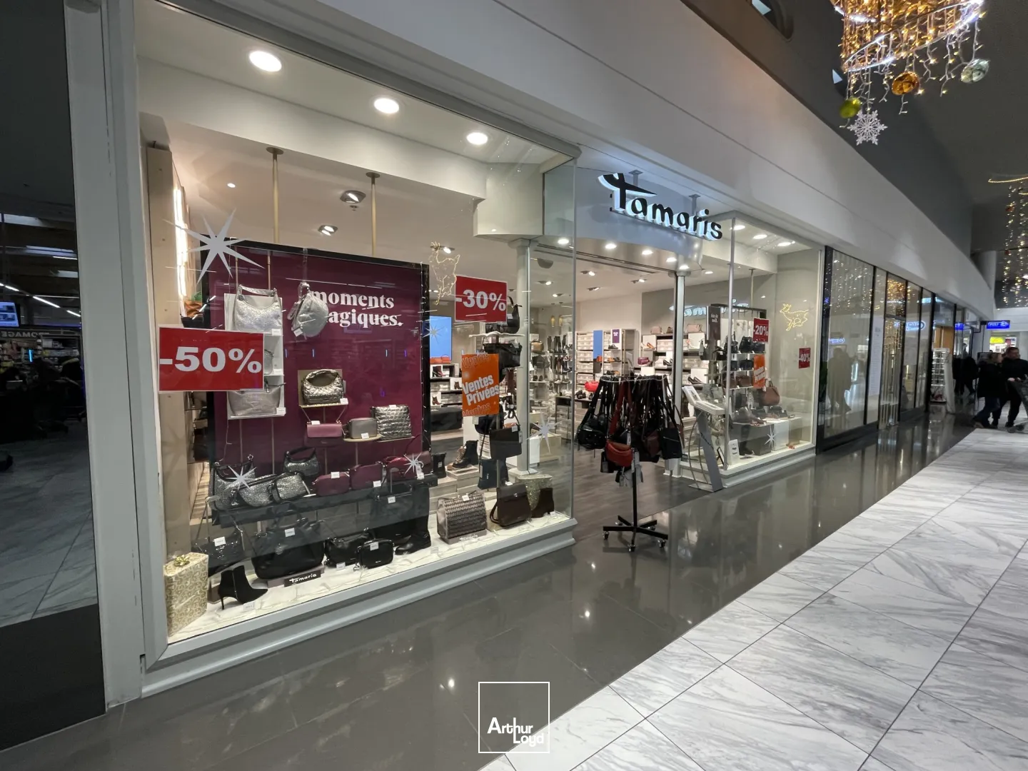 A louer : local d'environ 86 m2 en galerie commerciale à Chambly 