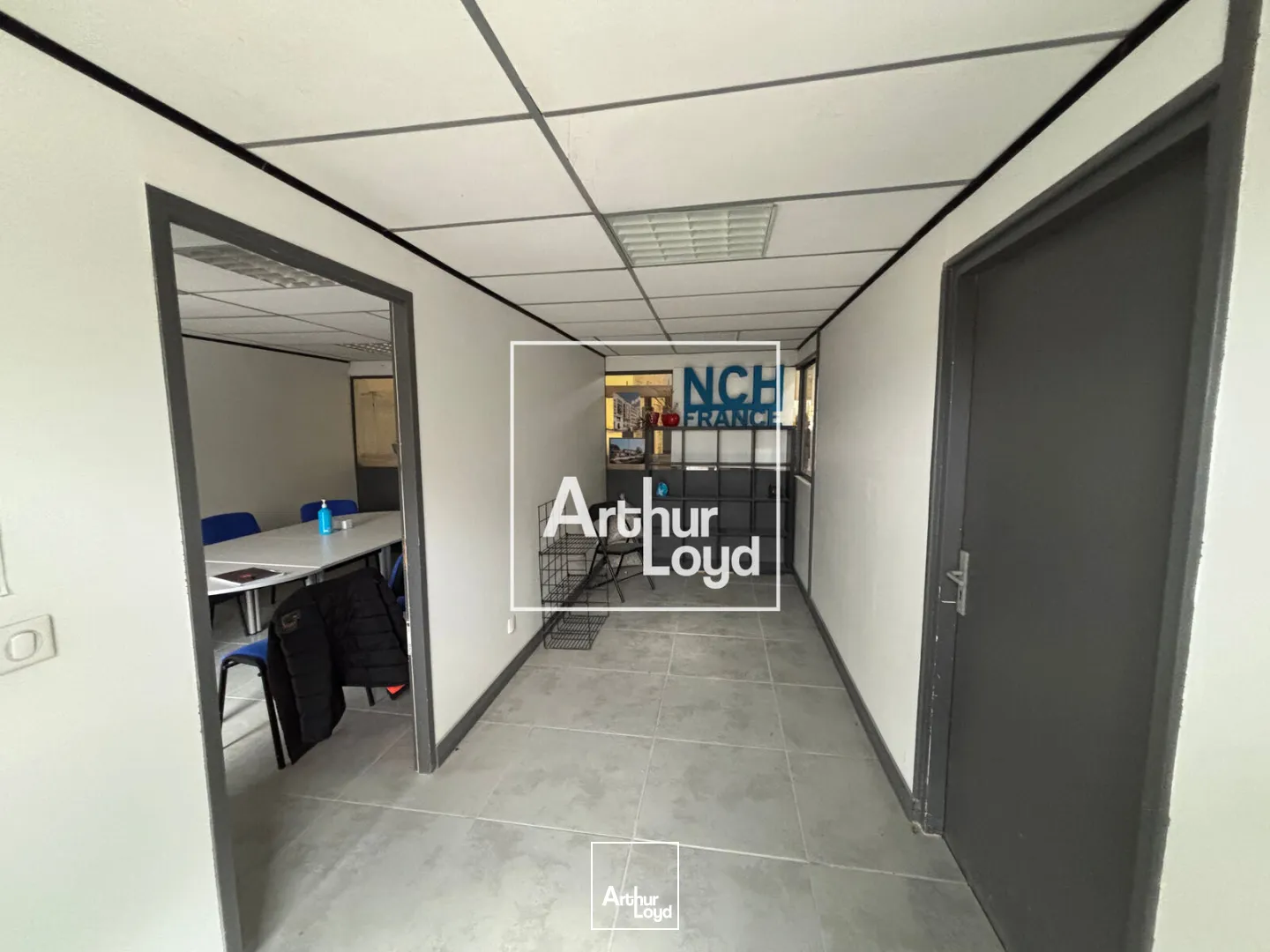 Local d'activités avec bureaux à louer