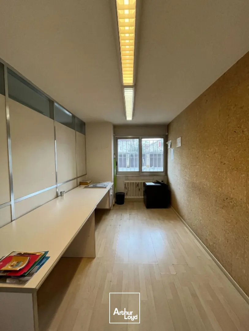 local commercial avec linéaire de vitrine conséquent de 193m²