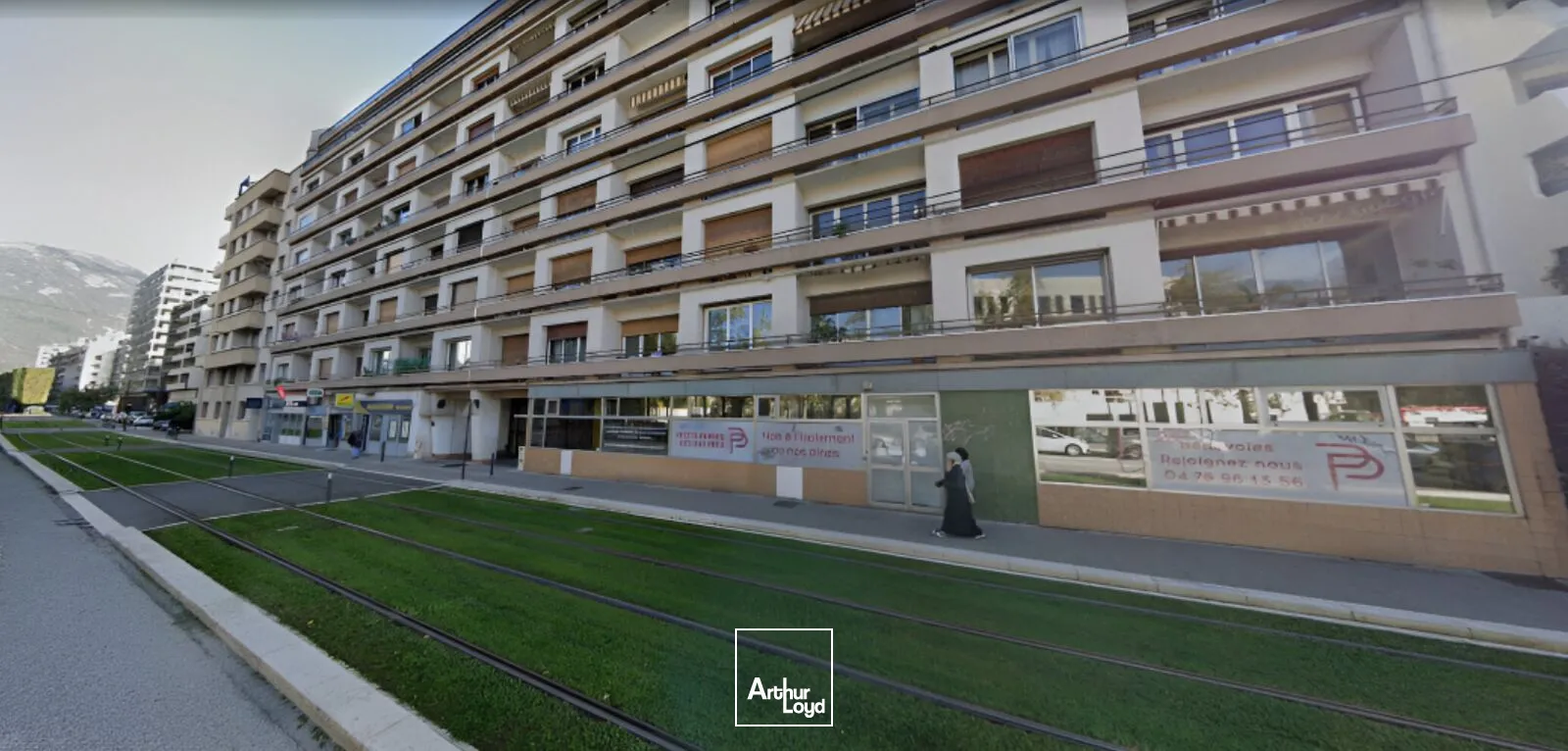 local commercial avec linéaire de vitrine conséquent de 193m²