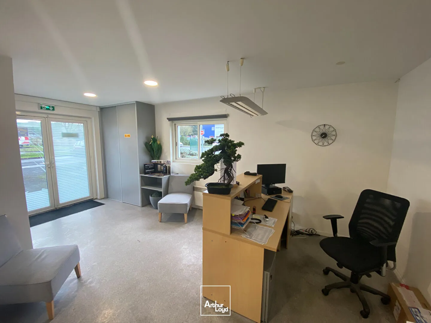 A LOUER Locaux d'activité PERIGNY-1520 m²