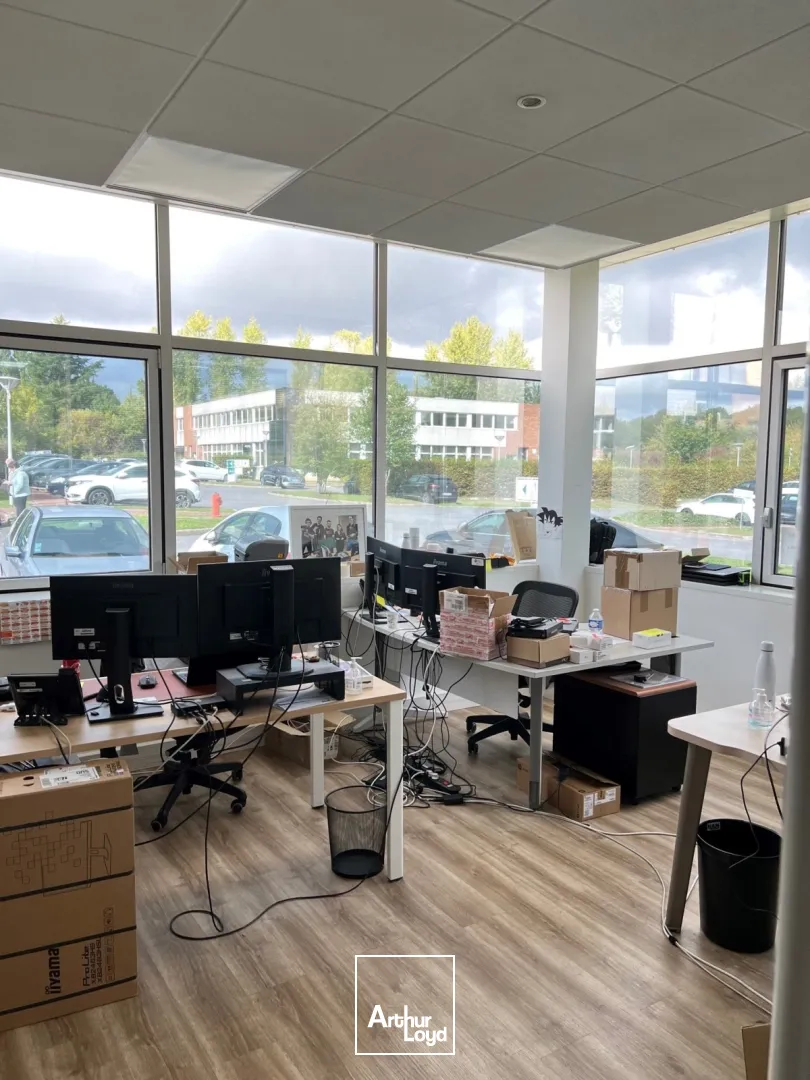A LOUER RDC ACTIVITE AVEC ACCES LIVRAISON ET BUREAUX EN ETAGE