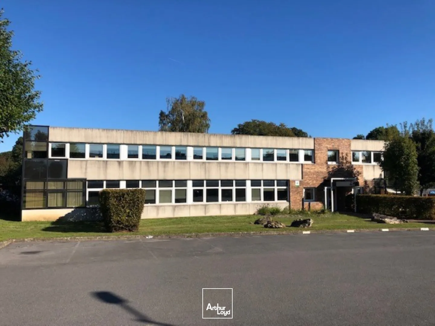 A LOUER RDC ACTIVITE AVEC ACCES LIVRAISON ET BUREAUX EN ETAGE