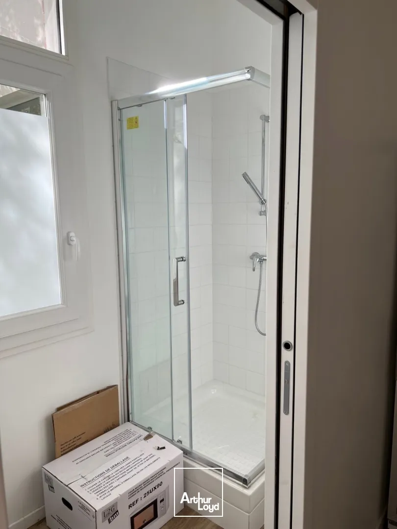 A LOUER RDC ACTIVITE AVEC ACCES LIVRAISON ET BUREAUX EN ETAGE