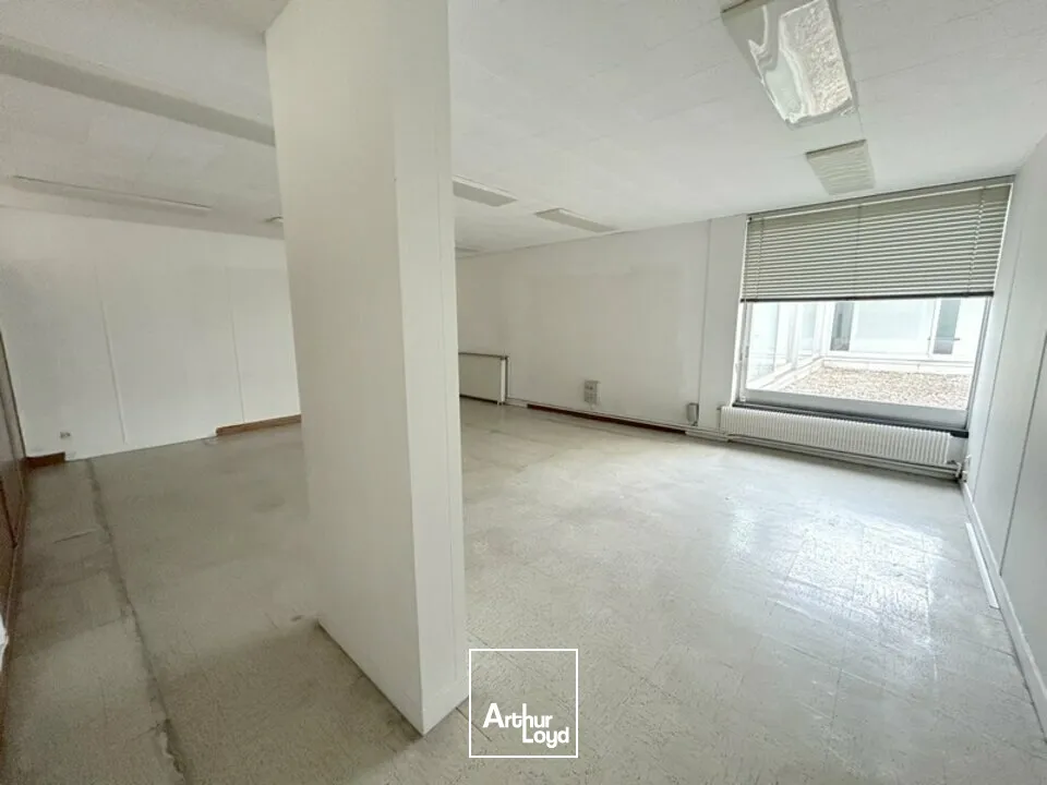 BUREAUX à VENDRE de 186 m²