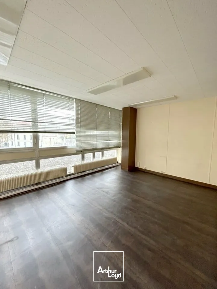 BUREAUX à VENDRE de 186 m²