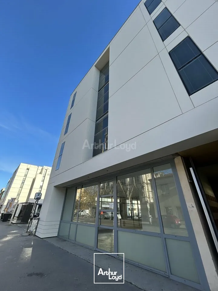 LOCAL COMMERCIAL à LOUER de 146 m²