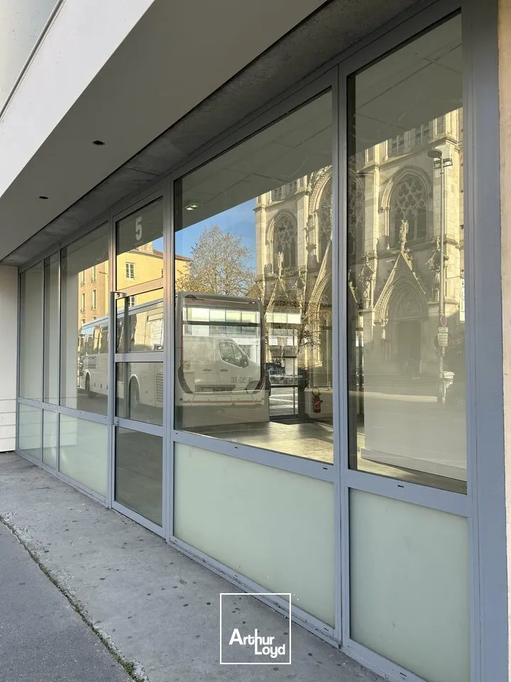 LOCAL COMMERCIAL à LOUER de 146 m²