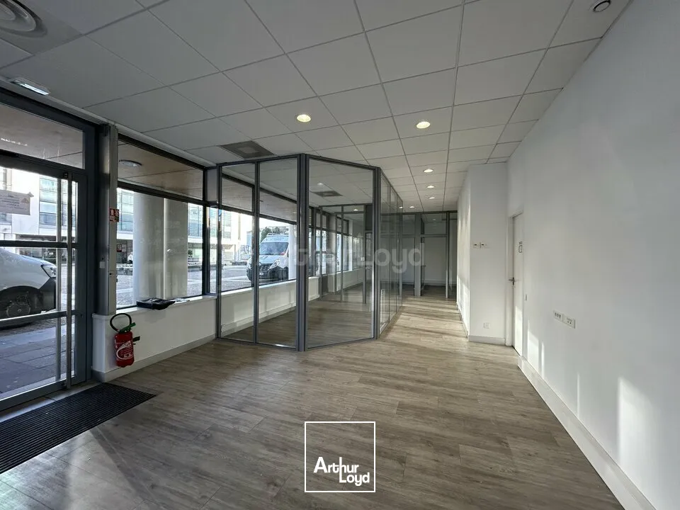 LOCAL COMMERCIAL à LOUER de 146 m²