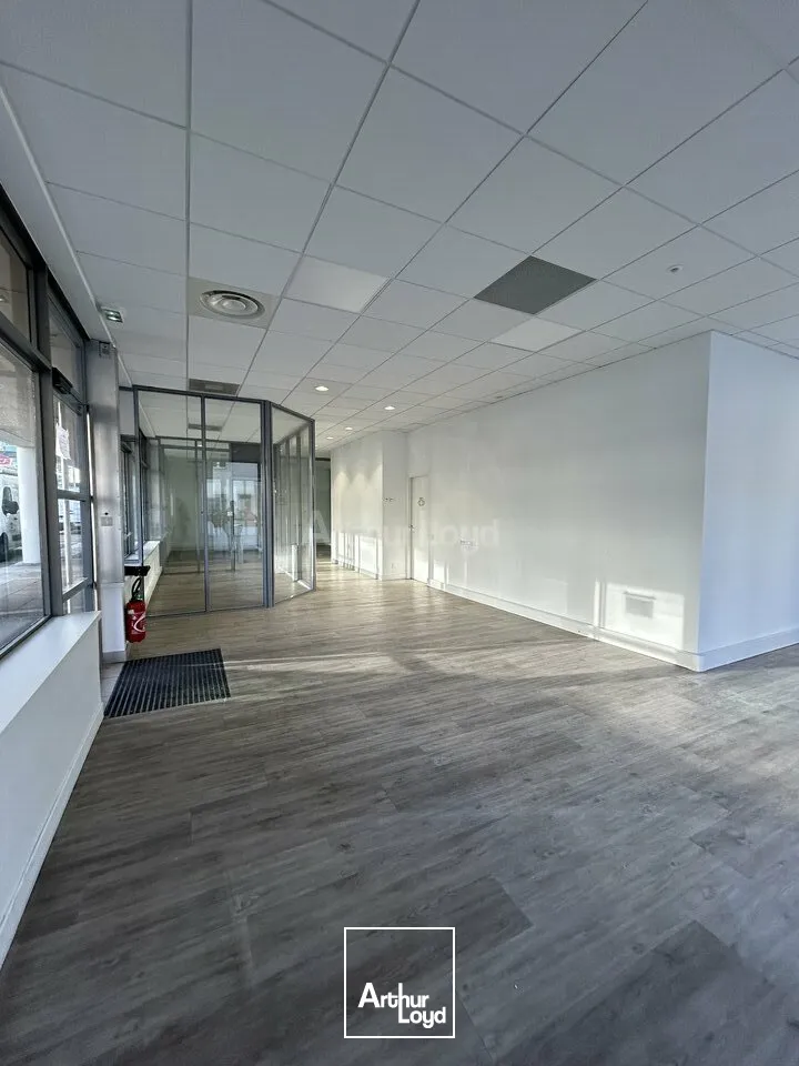 LOCAL COMMERCIAL à LOUER de 146 m²