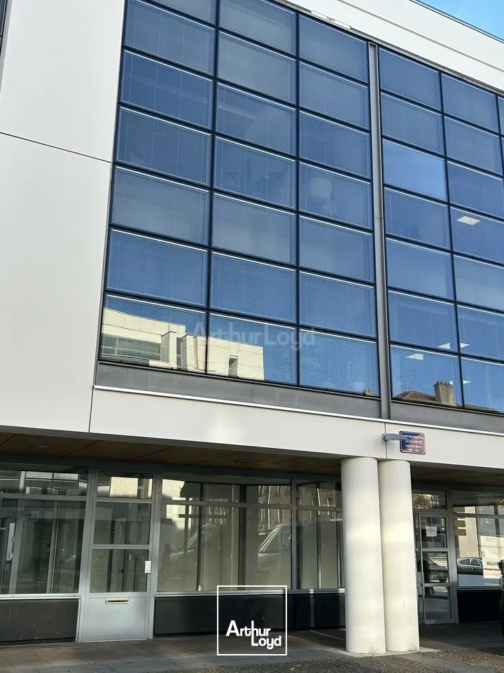 LOCAL COMMERCIAL à LOUER de 146 m²