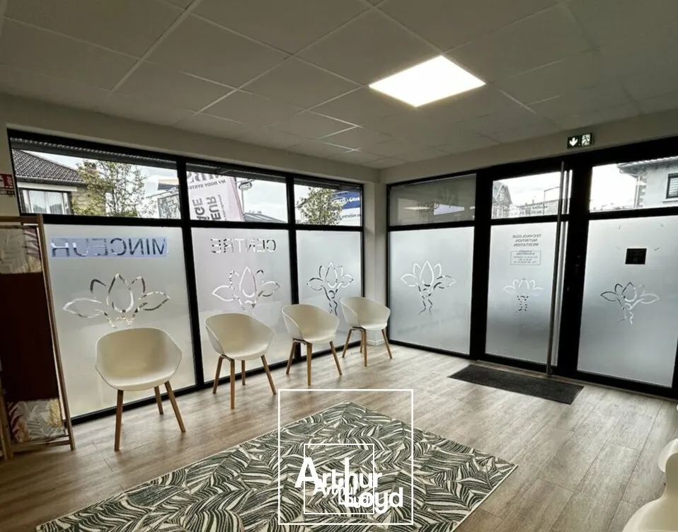 Bureaux de 170 m² quasi neufs  Accessibilité PMR & visibilité remarquable