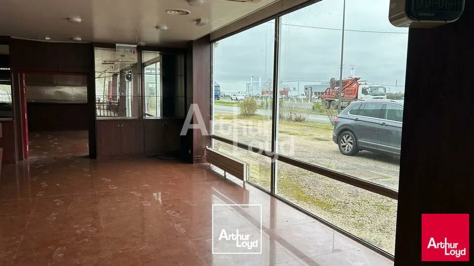 SAINT OUEN - LOCATION LOCAL D'ACTIVITÉ OU COMMERCIAL DE 350 M² - EXCELLENTE VISIBILITÉ