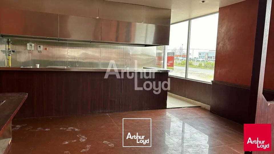 SAINT OUEN - LOCATION LOCAL D'ACTIVITÉ OU COMMERCIAL DE 350 M² - EXCELLENTE VISIBILITÉ