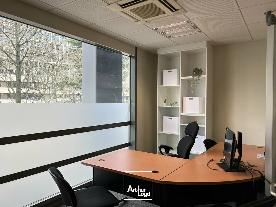 TOURS CENTRE GARE LOCAL COMMERCIAL A VENDRE 173 M² AVEC 6 PARKINGS PRIVATIFS