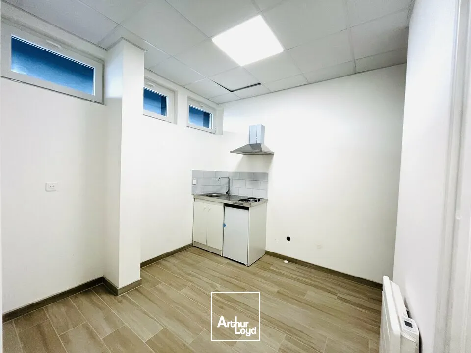 A LOUER - ZONE INDUSTRIELLE DU HAVRE LOCAUX D'ACTIVITES 597 M²