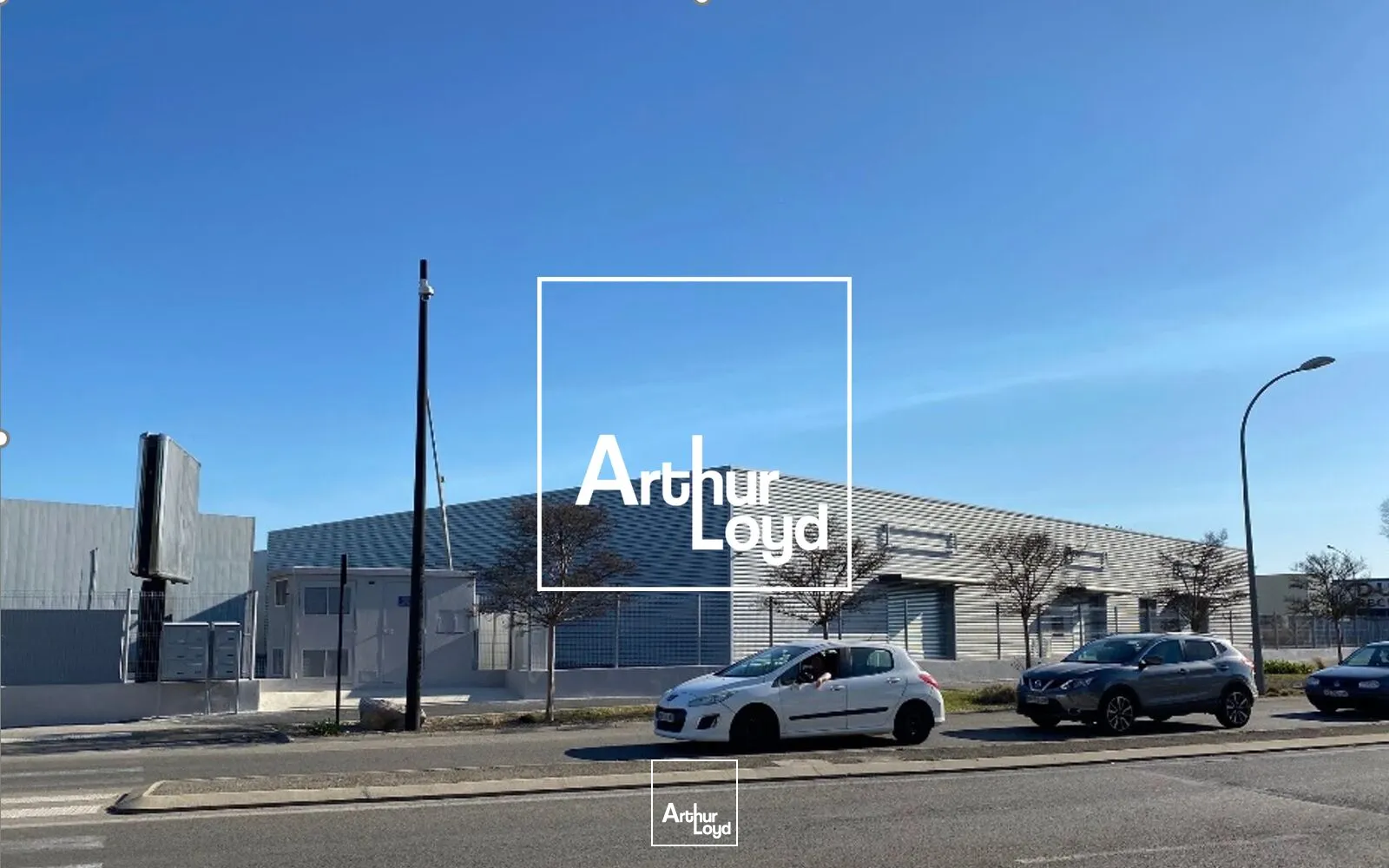 ENTREE ZONE ST CESAIRE - LOCAL D'ACTIVITES - 270M2 A LOUER