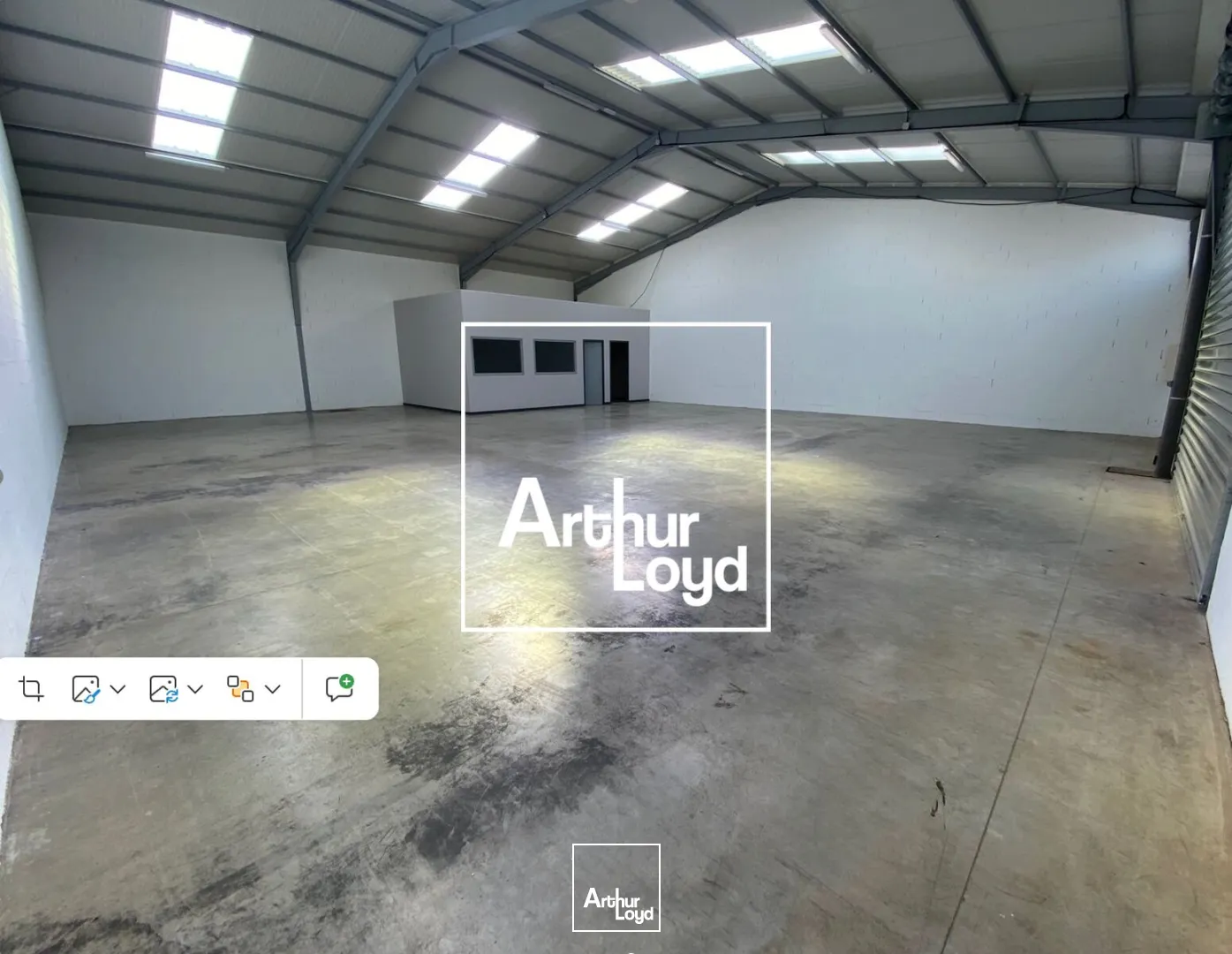 ENTREE ZONE ST CESAIRE - LOCAL D'ACTIVITES - 270M2 A LOUER