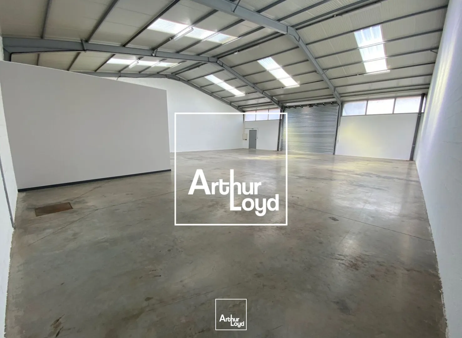 ENTREE ZONE ST CESAIRE - LOCAL D'ACTIVITES - 270M2 A LOUER