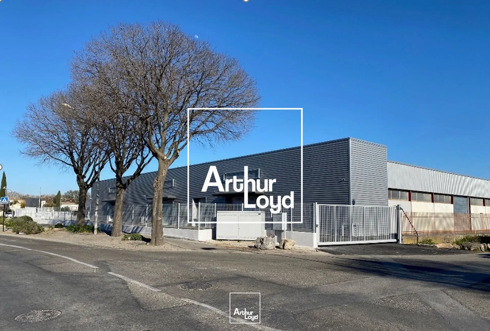 ENTREE ZONE ST CESAIRE - LOCAL D'ACTIVITES - 270M2 A LOUER