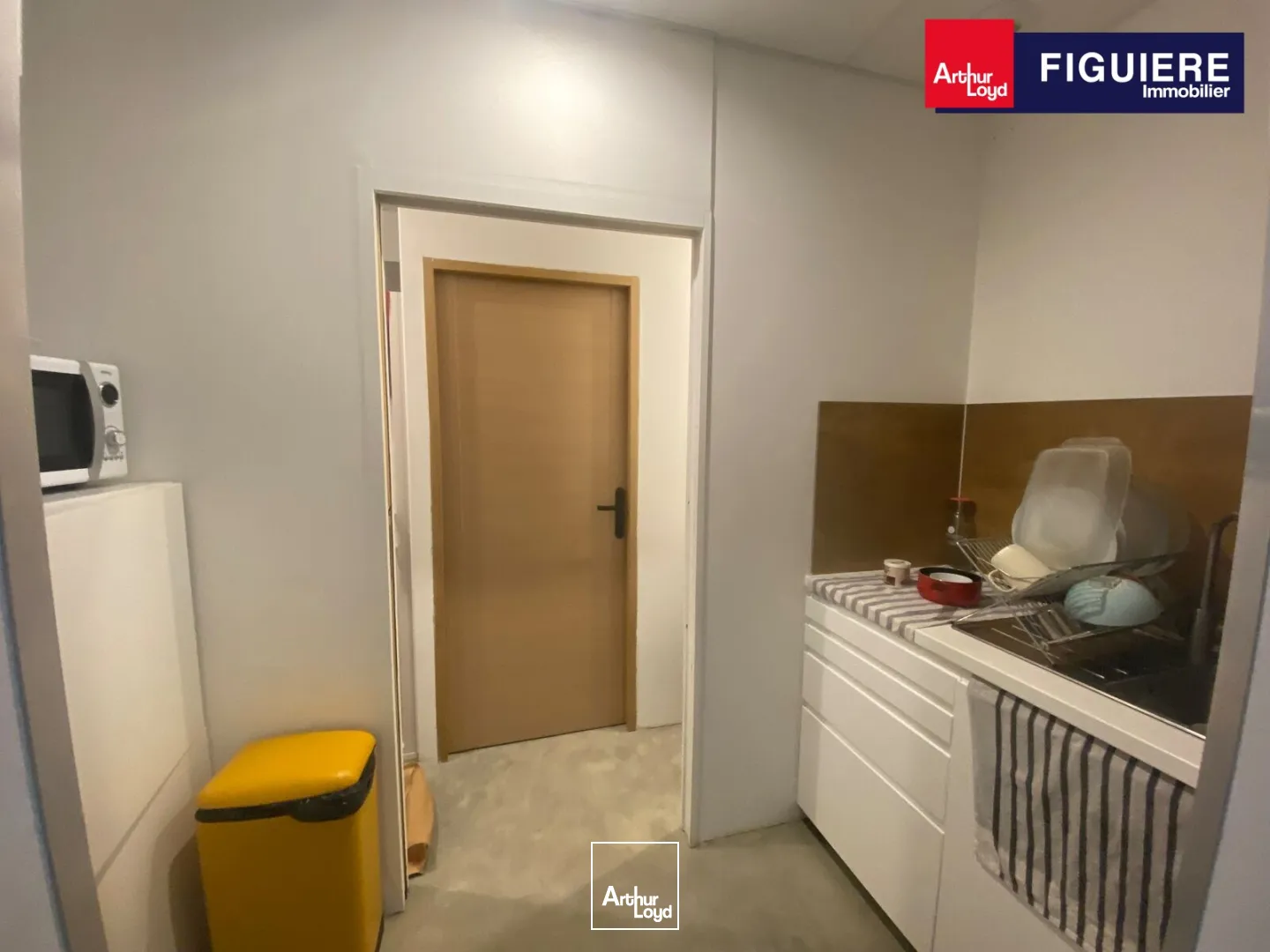 Bâtiment indépendant de 320m² à vendre ou à louer CHARLEVAL