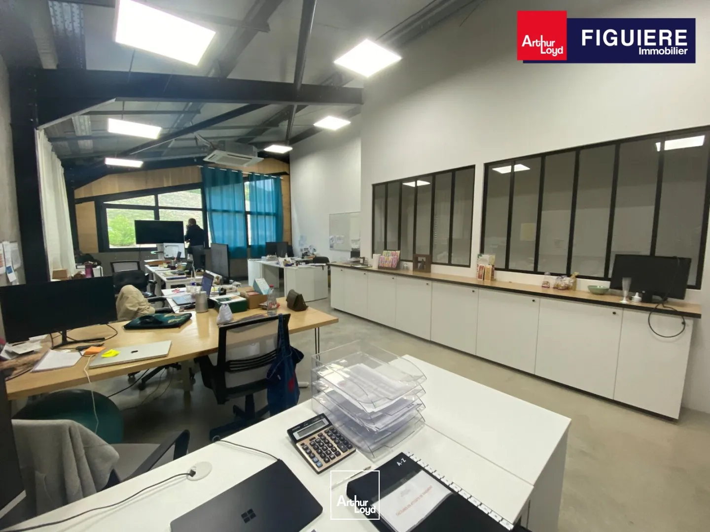 Bâtiment indépendant de 320m² à vendre ou à louer CHARLEVAL