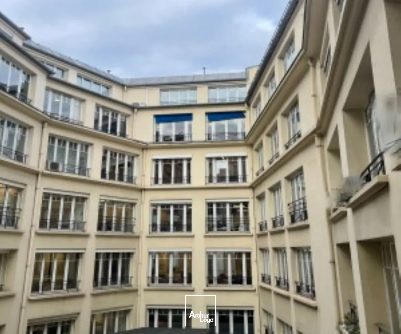 Bureaux à vendre à PARIS 75008