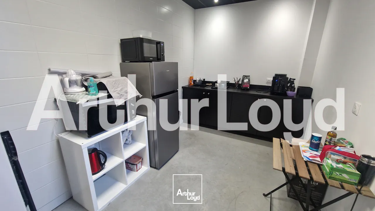 Local commercial ou professionnel à IFS - 92 m²