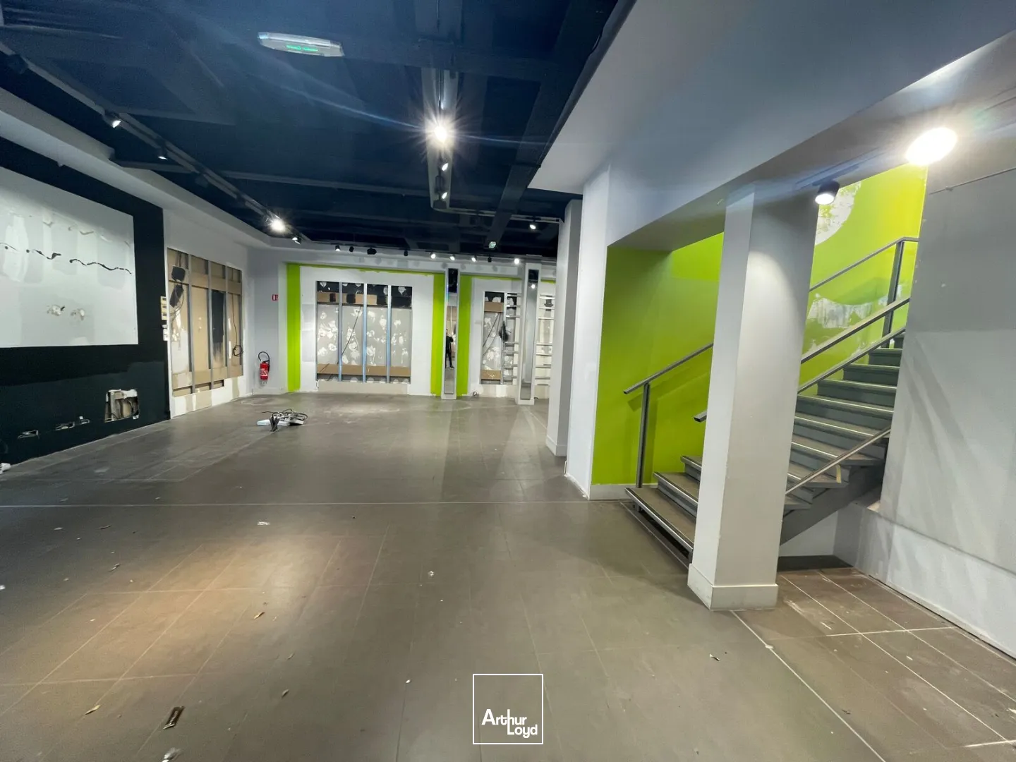 OPPORTUNITE RARE! Très beau local commercial à louer - hyper centre-ville de Douai / 280m2 env !