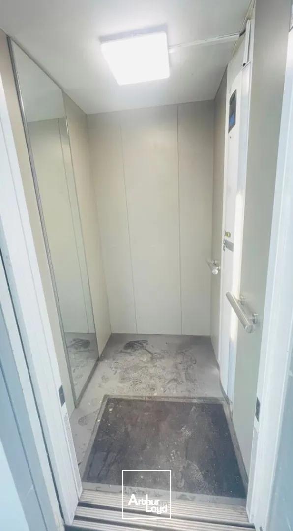 À vendre ou à louer : Bureaux avec parkings dans un environnement verdoyant - Accessibilité idéale proche grands axes