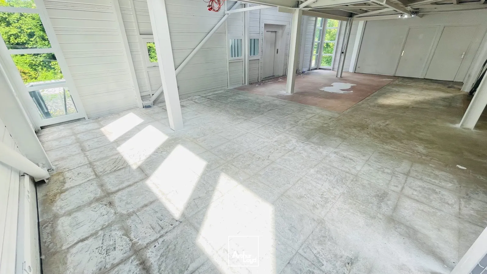 À vendre ou à louer : Bureaux avec parkings dans un environnement verdoyant - Accessibilité idéale proche grands axes