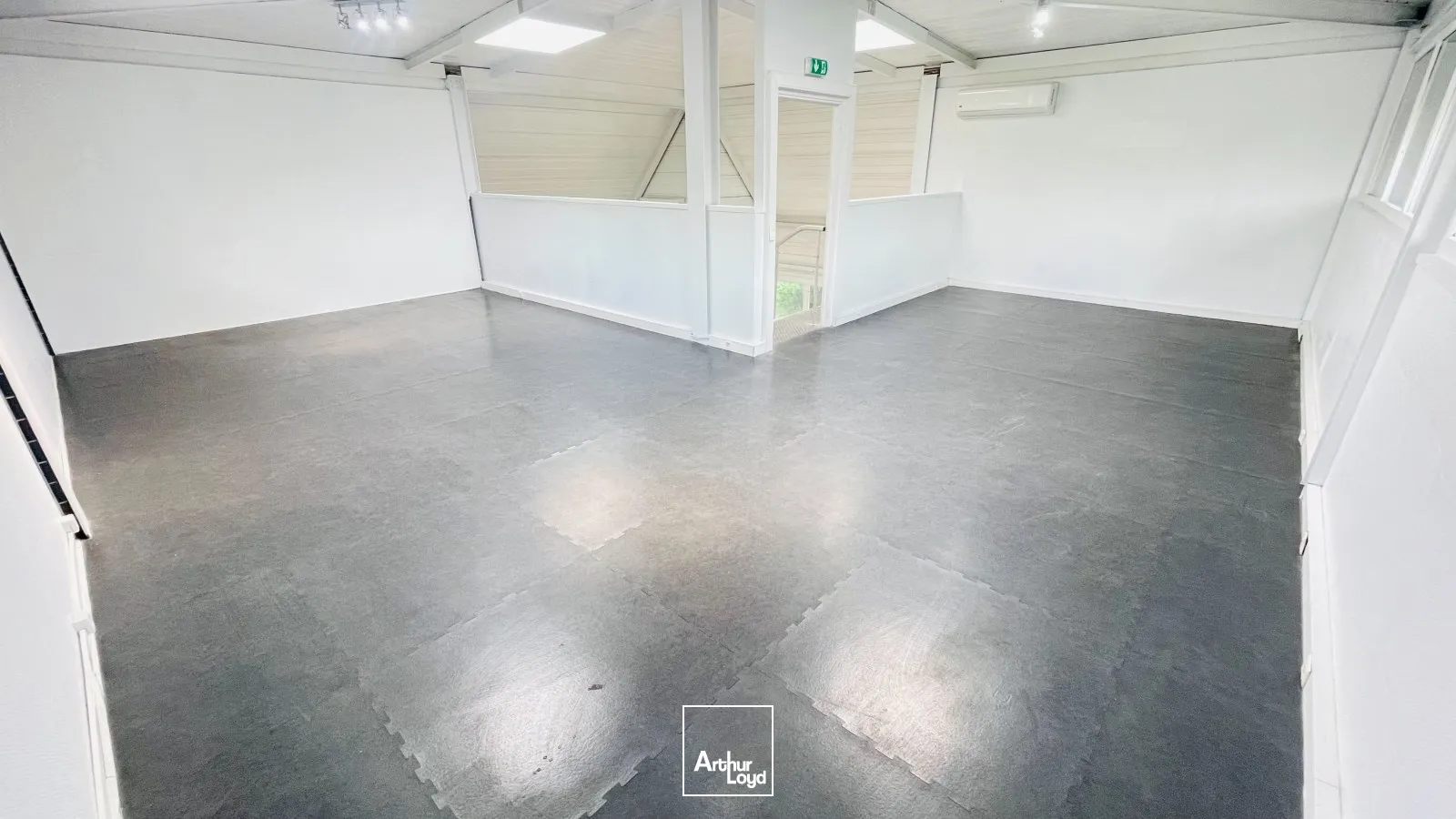 À vendre ou à louer : Bureaux avec parkings dans un environnement verdoyant - Accessibilité idéale proche grands axes