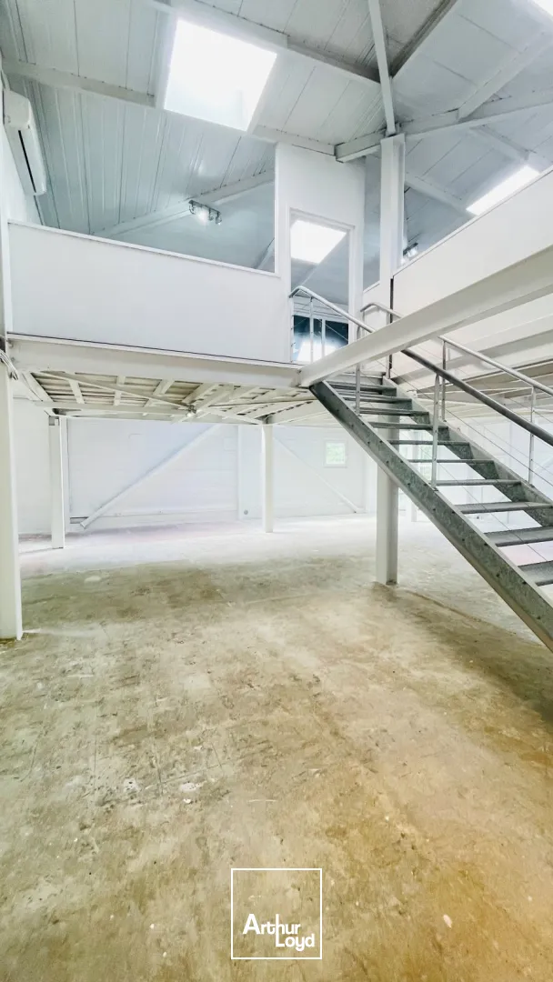 À vendre ou à louer : Bureaux avec parkings dans un environnement verdoyant - Accessibilité idéale proche grands axes