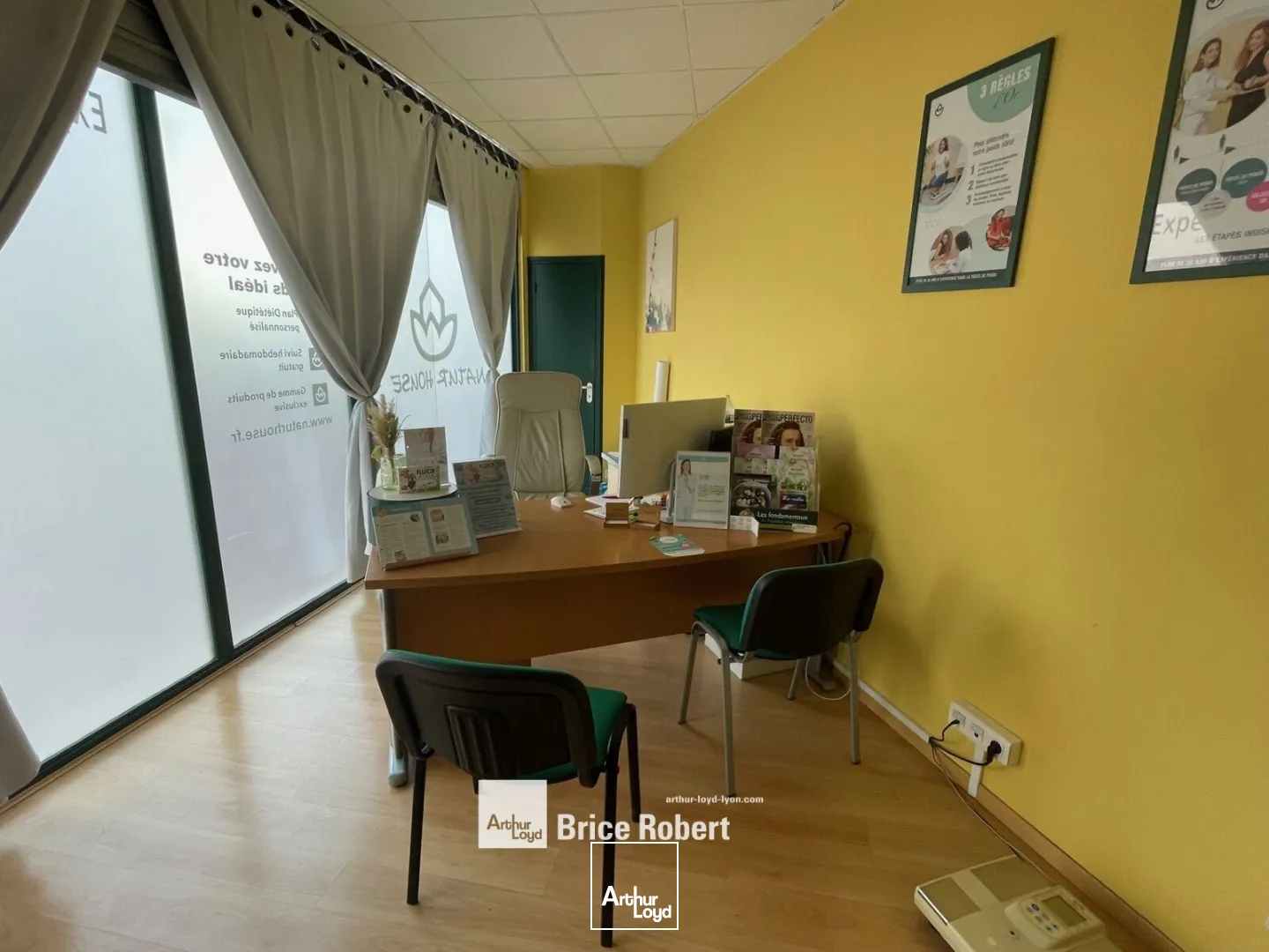 A louer - Locaux commerciaux lumineux - Meyzieu