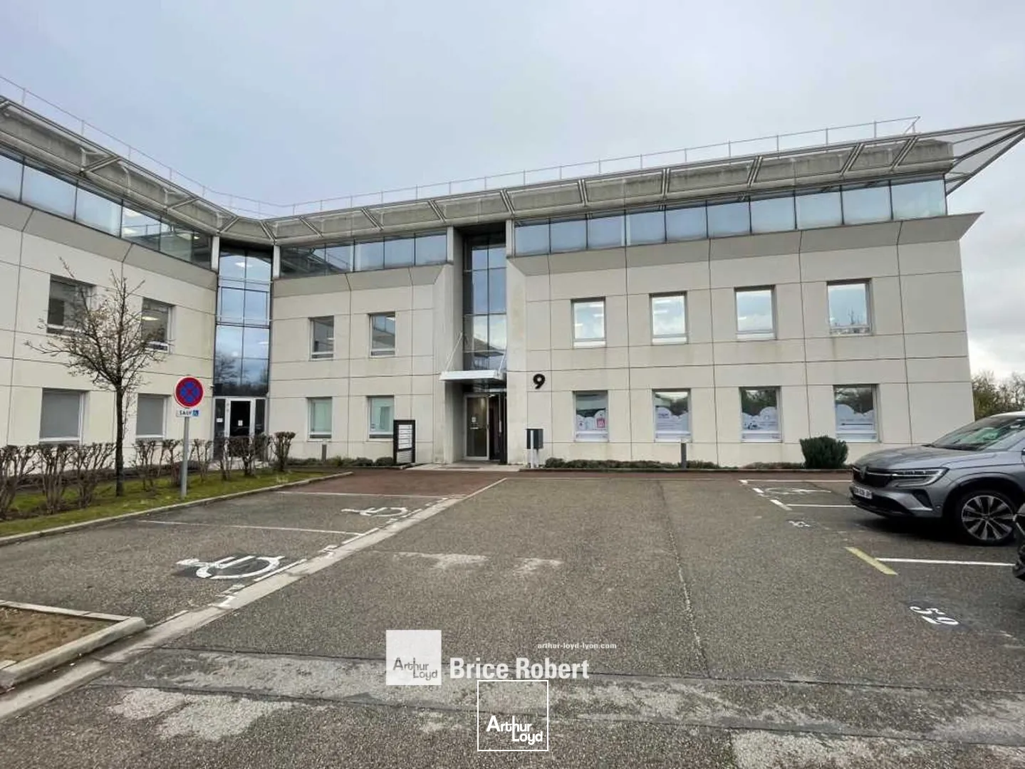 A louer - LAKE PARK - Bureaux en rez-de-chaussée - Saint Priest