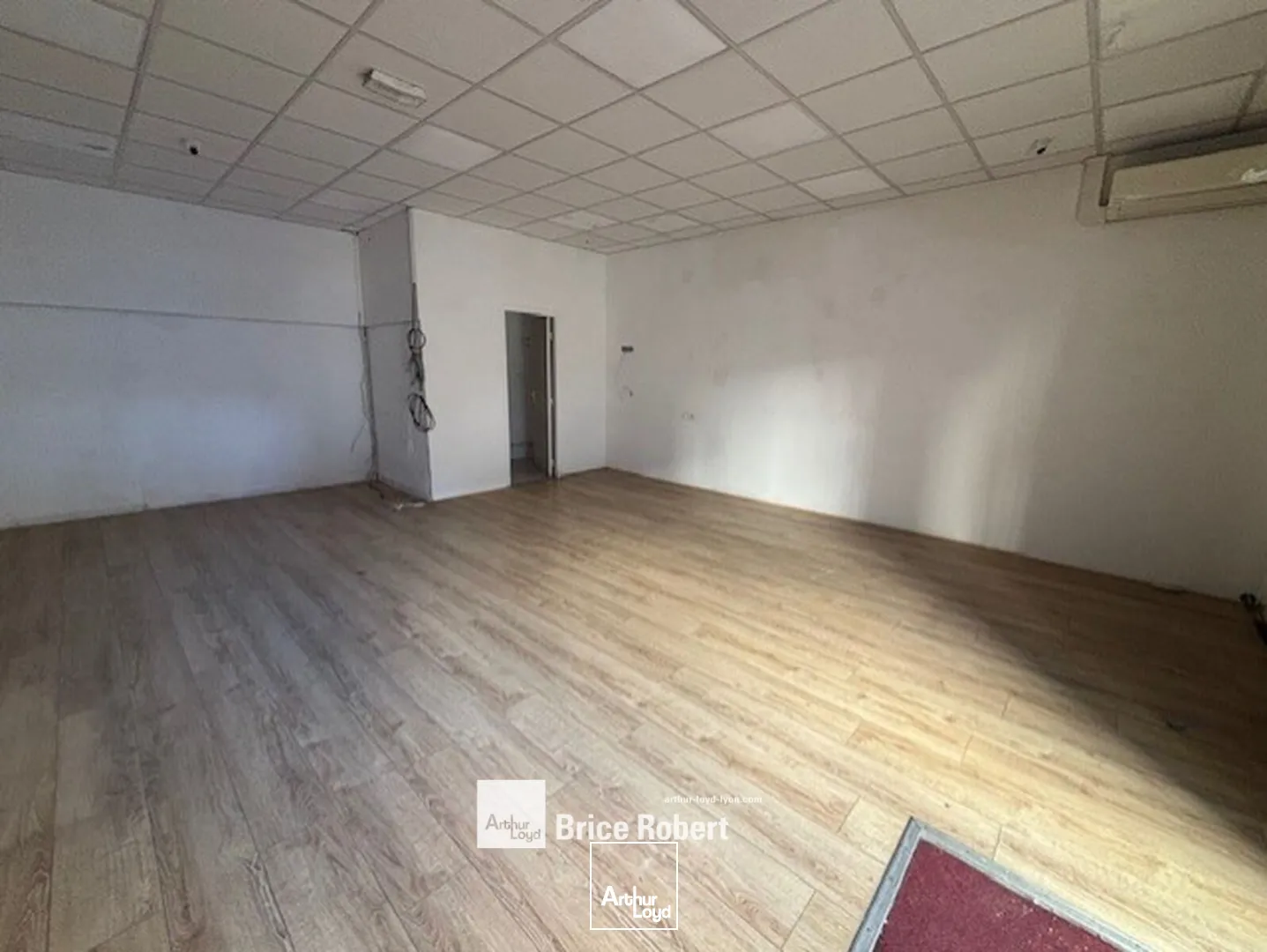 Local commercial à louer à Villeurbanne emplacement dynamique et lumineux