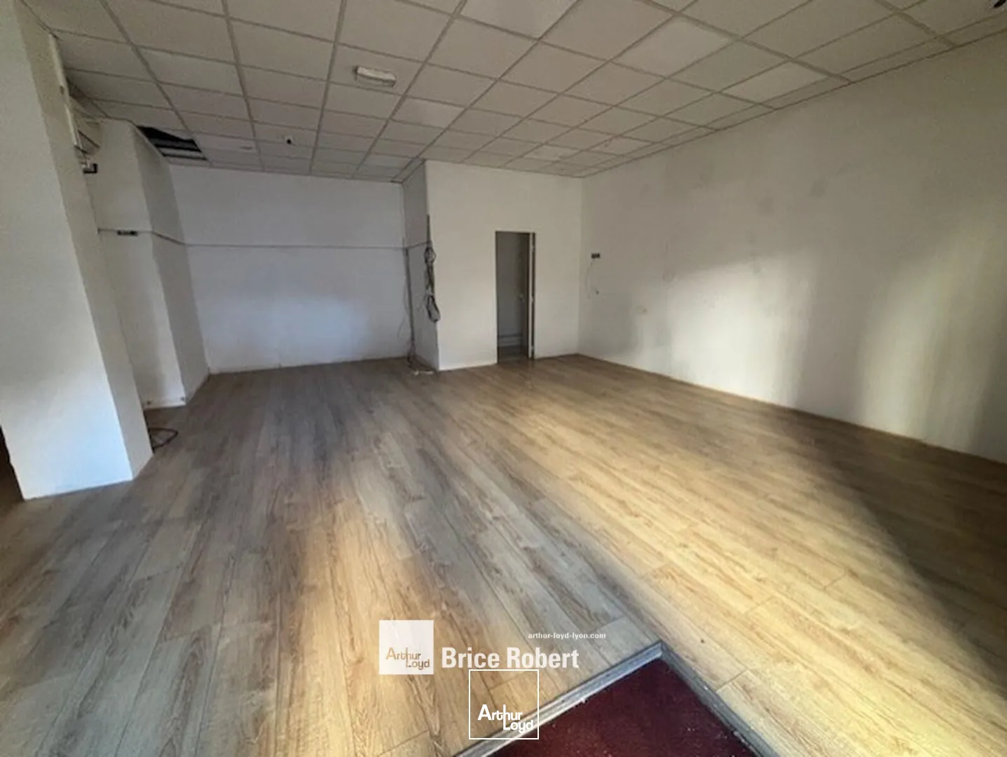 Local commercial à louer à Villeurbanne emplacement dynamique et lumineux