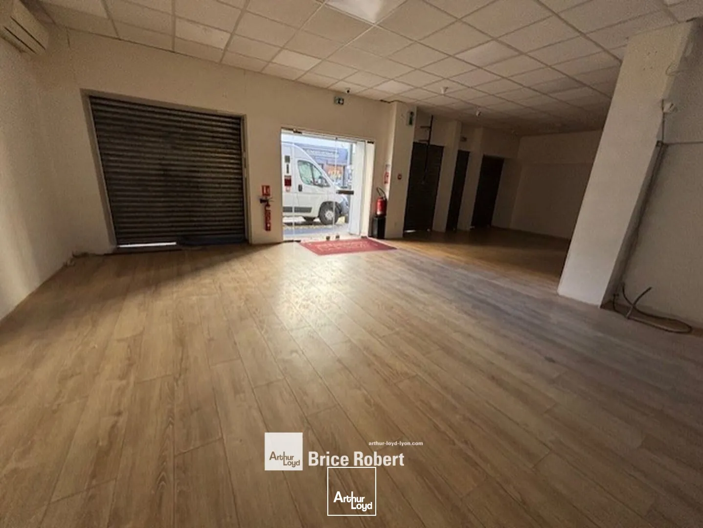 Local commercial à louer à Villeurbanne emplacement dynamique et lumineux