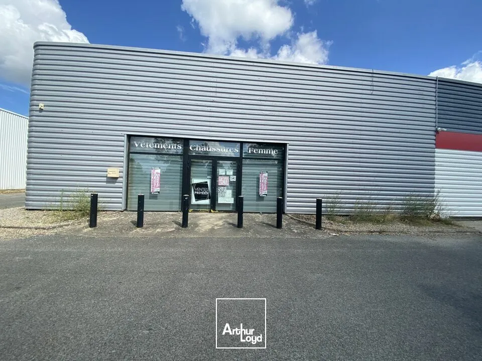 LOCATION LOCAL COMMERCIAL 411 M2 CHATELLERAULT 