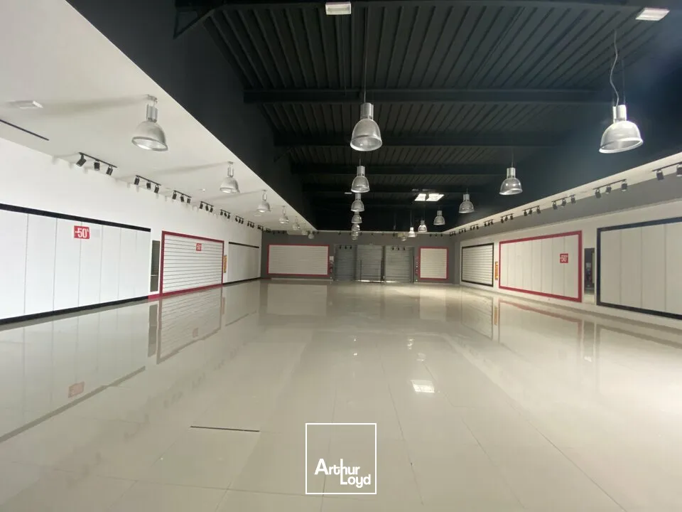 LOCATION LOCAL COMMERCIAL 411 M2 CHATELLERAULT 