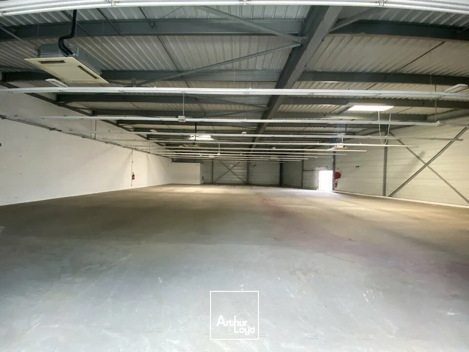 LOCATION LOCAL COMMERCIAL 600 M2 CHATELLERAULT 