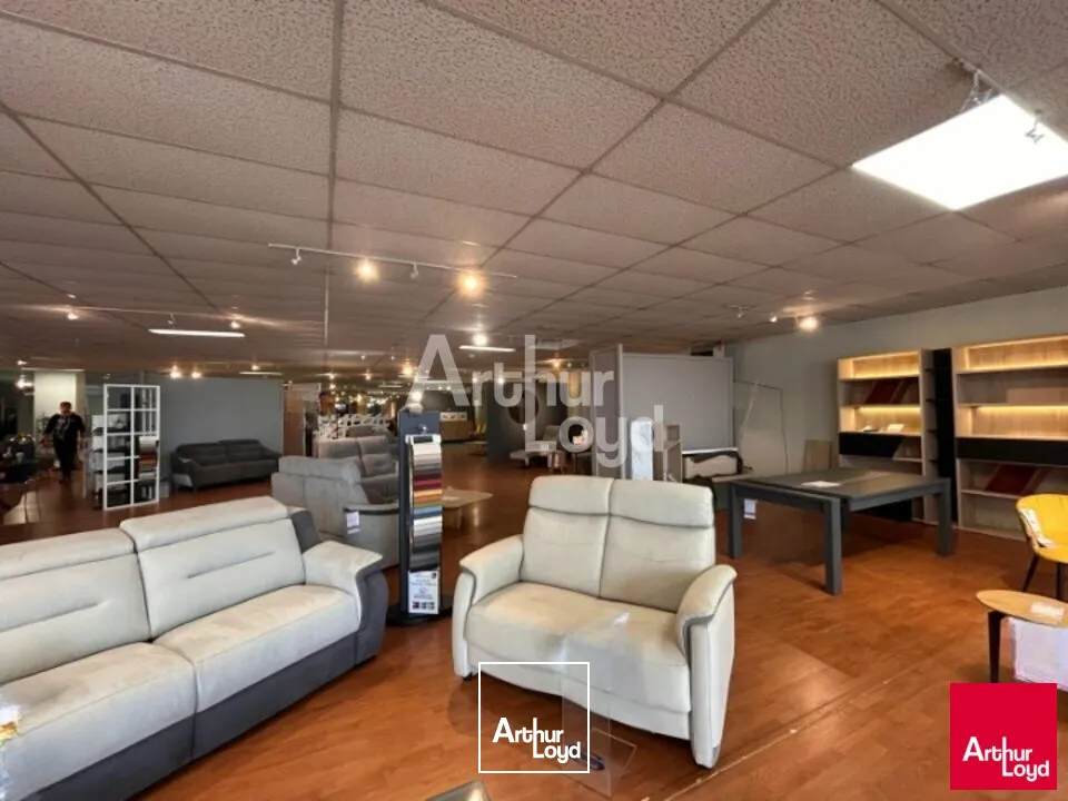 BLOIS - VENTE LOCAL COMMERCIAL DE 1 102,09 M² - AXE PASSANT