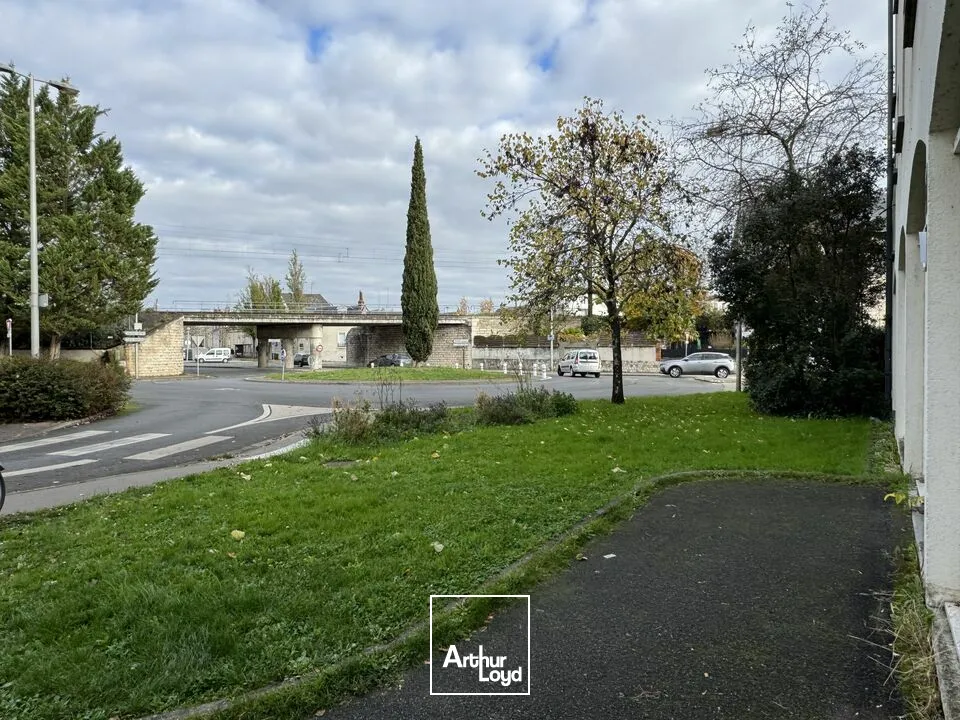 TOURS CENTRE COMMERCE A LOUER 161 M² AVEC PARKINGS PRIVATIFS