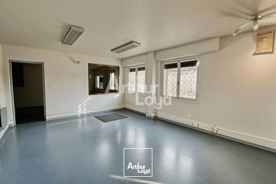 A LOUER - LOCAL D'ACTIVITE DE 885m2 AVEC TERRAIN