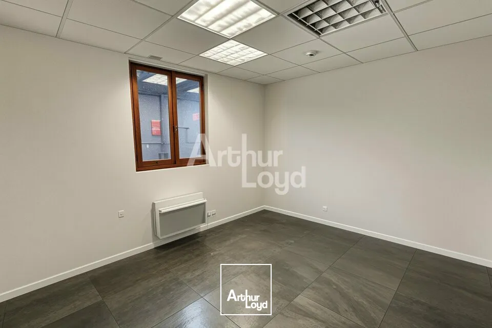 A LOUER - LOCAL D'ACTIVITE DE 885m2 AVEC TERRAIN