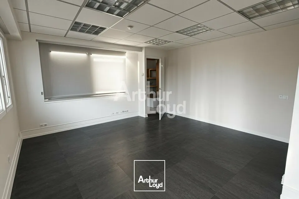 A LOUER - LOCAL D'ACTIVITE DE 885m2 AVEC TERRAIN