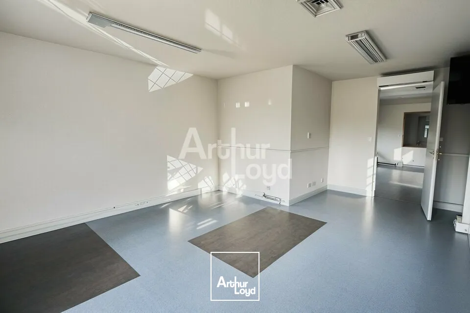 A LOUER - LOCAL D'ACTIVITE DE 885m2 AVEC TERRAIN