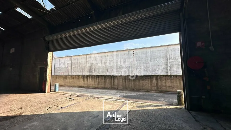 A LOUER - LOCAL D'ACTIVITE DE 885m2 AVEC TERRAIN